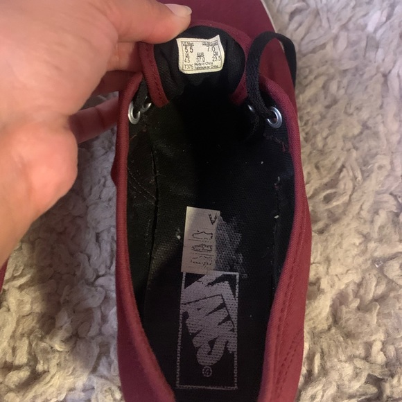 Women’s VANS used Burgundy size 7 ! - Picture 2 of 4
